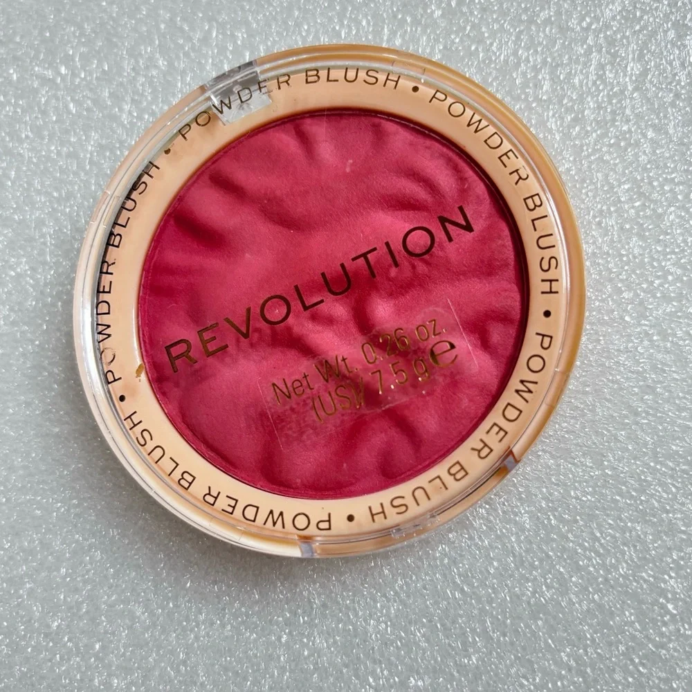 💝NEW Makeup Revolution Rose Kiss Powder Blush💝